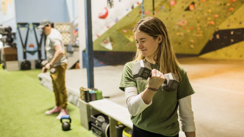 Summit Coach experiencing community in fitness while also experiencing motherhood can be difficult like bicep curls